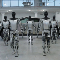Tesla готовится к массовому производству роботов-гуманоидов в 2025 году